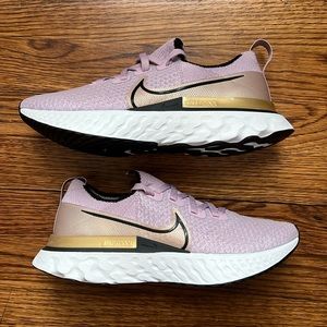 BRAND NEW Women's Nike React Infinity Run
Flyknit Plum Fog Purple Pink Size 8.5